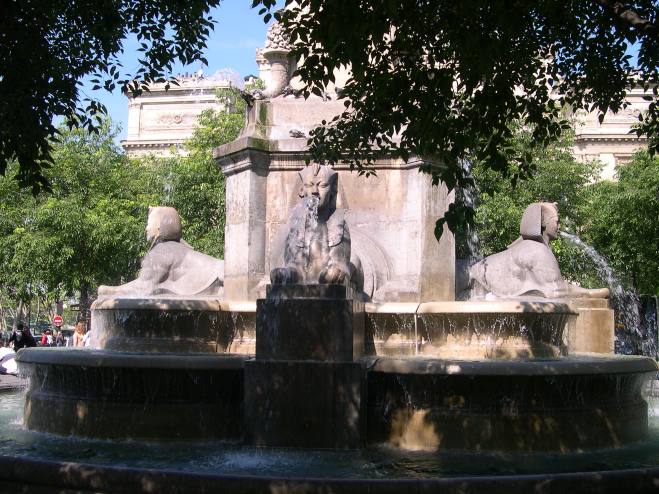  Fontaine de la place du Châteleet